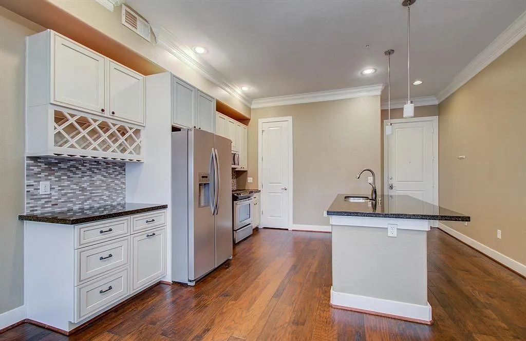 Building Photo - 510 Lovett Blvd #308