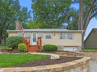50 Emerald Shore Dr, Lake Tapawingo, MO 64015