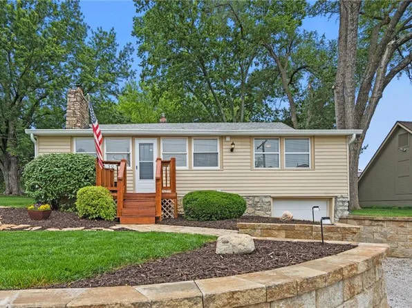 50 Emerald Shore Dr, Lake Tapawingo, MO 64015