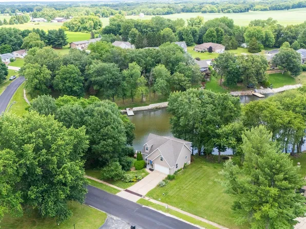 4104 S Lake Camelot Dr, Mapleton, IL 61547