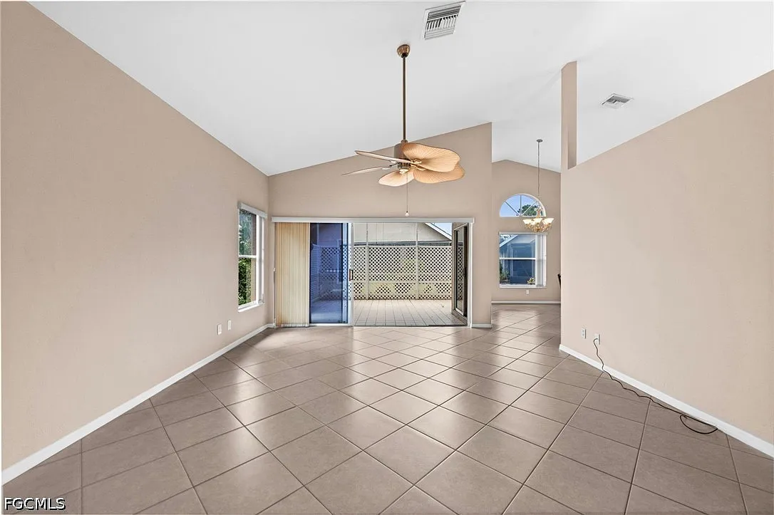 3 bed, 2.0 bath, 1712 sqft, $2,500 — Photo 2