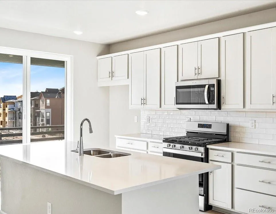 4 bed, 3.5 bath, 2117 sqft, $3,400 — Photo 1
