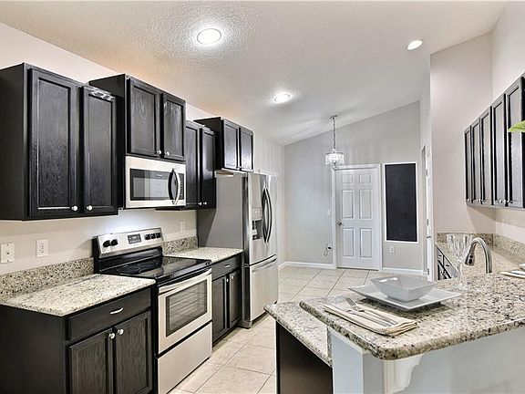 5th image of 326 Lexington Ave SW