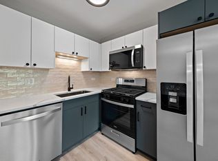5616 N Washtenaw Ave APT 102, Chicago, IL 60659