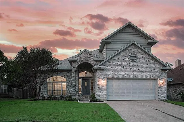 6813 Hickory Hollow Ln — Photo 1