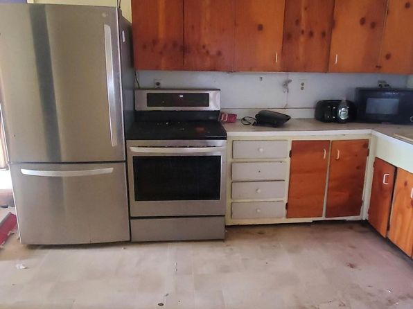 107 E Elm St, Holstein, IA 51025