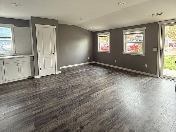 3rd image of 6027 323rd St