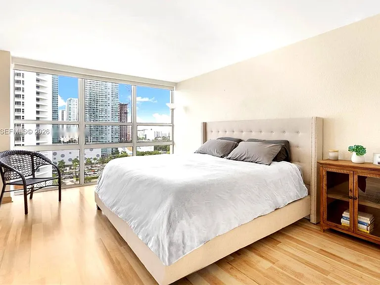600 NE 36th St #1717 — Photo 8