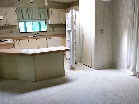 Kitchen with breakfast nook