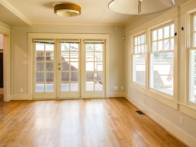 1135 W 27th Ave — Photo 22