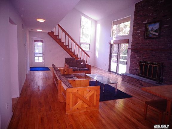 2nd image of 9 N Cape Ln