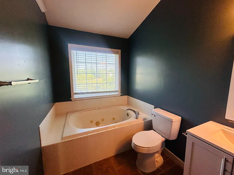 400 Munsons Hill Ct — Photo 13
