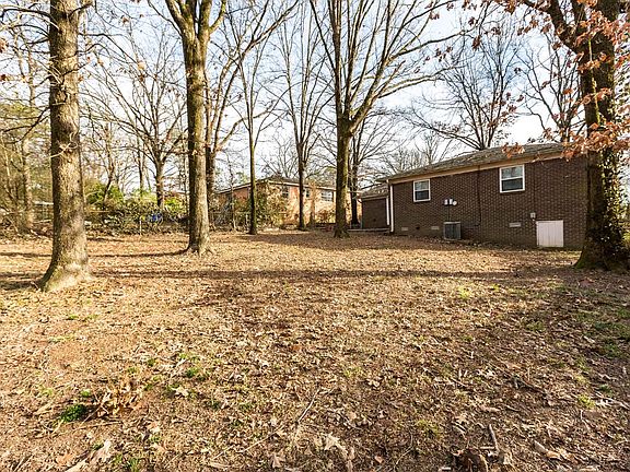 4th image of 7204 Marguerite Ln