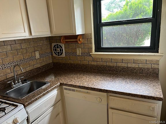 3rd image of 175 Sneden Place #175