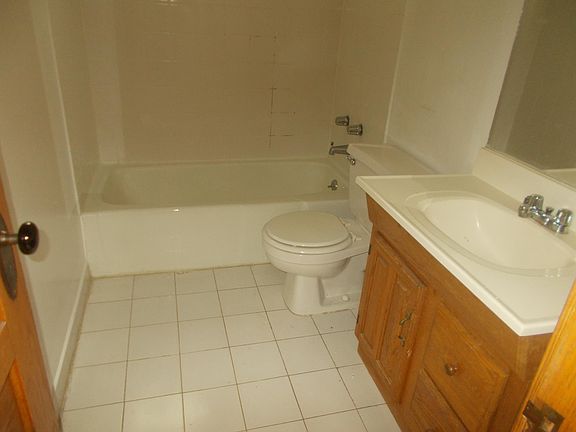 5th image of 3420 N Paulina St APT 2E