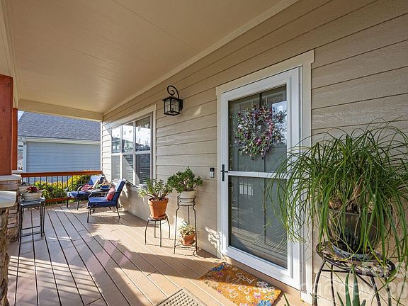 4th image of 33 Asher Ln