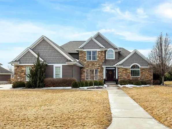 19156 247th Ave, Bettendorf, IA 52722