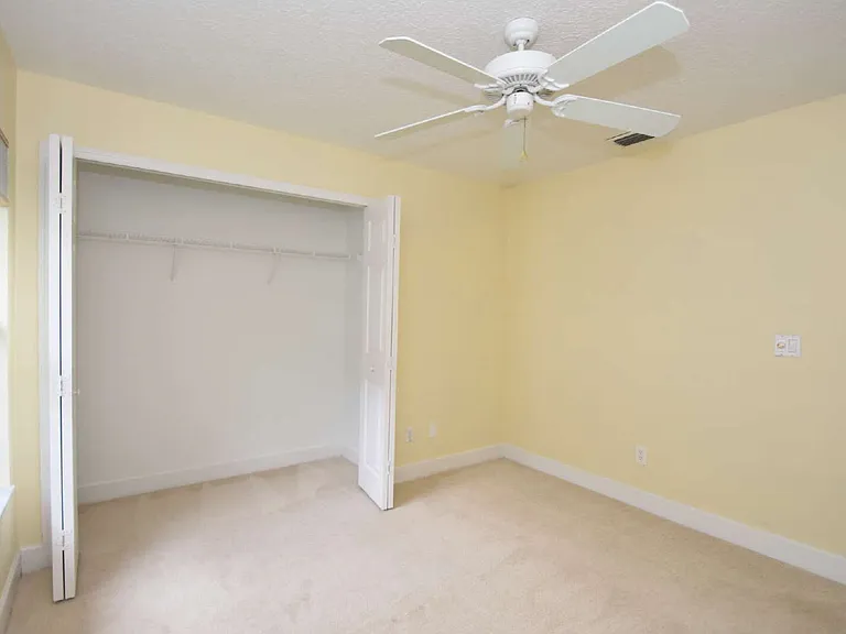 1216 Hampstead Ln — Photo 29