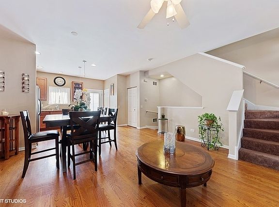 5th image of 2919 N Natoma Ave Unit 10