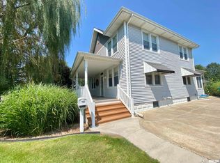 617 S Main St, Farmington, IL 61531