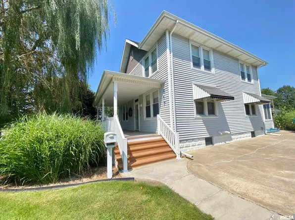 617 S Main St, Farmington, IL 61531