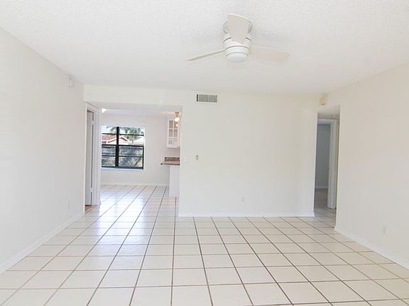 4th image of 5925 Longbow Ln APT 3