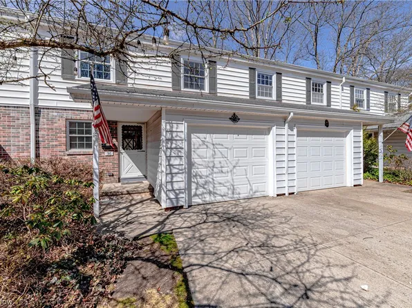 36 E Carriage Dr #36, Chagrin Falls, OH 44022