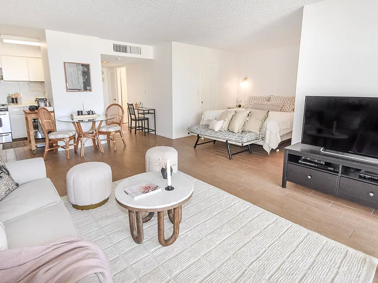 1720 Avenida Del Mundo #501 — Photo 4