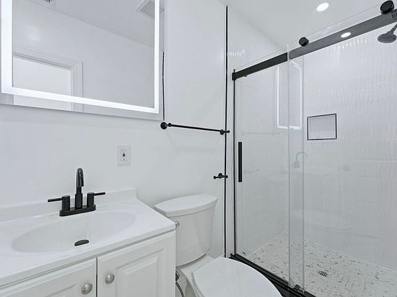 4th image of 1158 Summit Ave APT 3