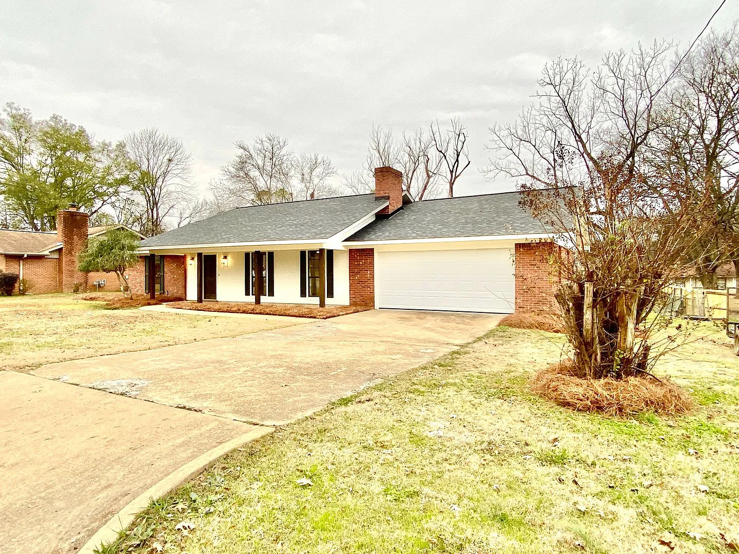 Update 3 Bedroom 2 Bath — Photo 3