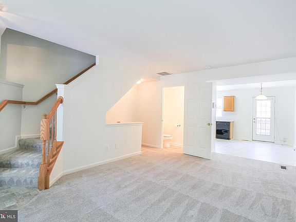 4th image of 1843 Tiger Lily Cir