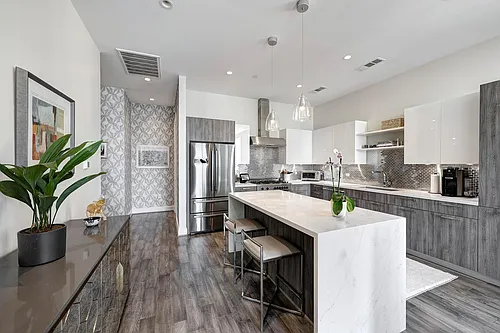 1211 Caroline St #1501 Photo 1