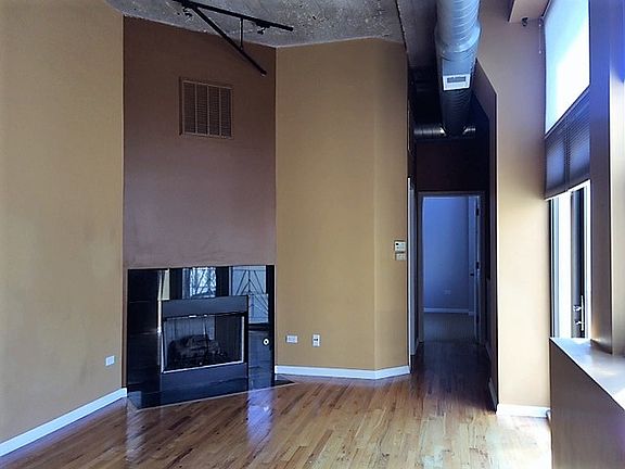 4th image of 758 N Larrabee St APT 829