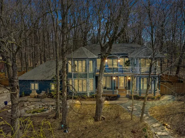 1882 Blackfoot COURT, Grafton, WI 53024