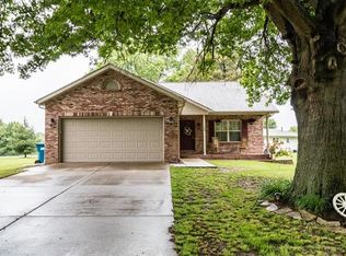 199 Woodland Dr, Edwardsville, IL 62025