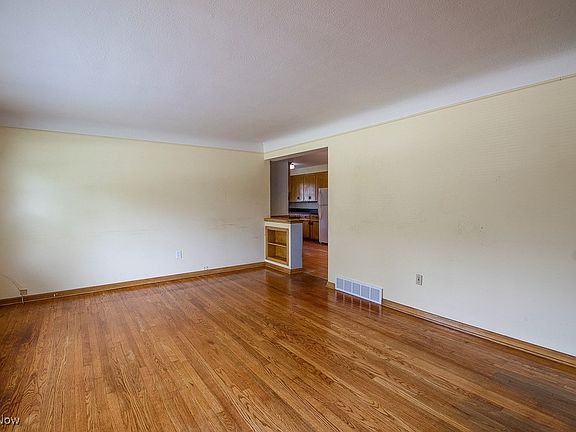 5th image of 7550 Sharonlee Dr