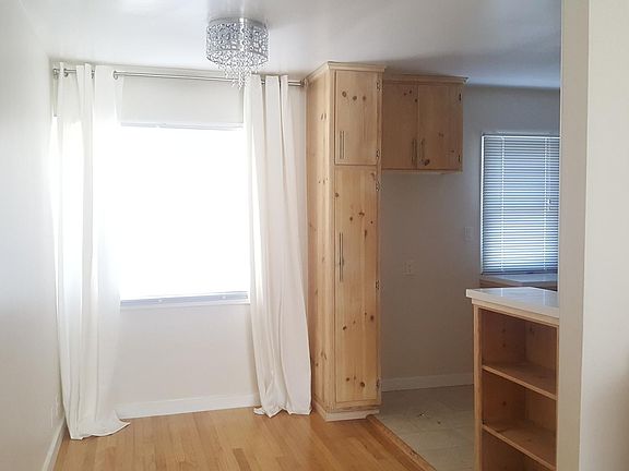 4th image of 1146 N Fuller Ave