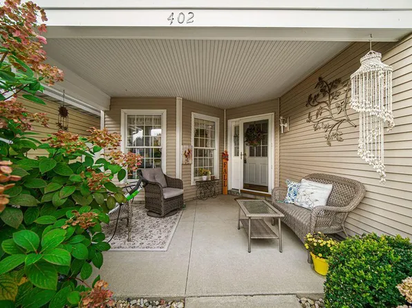 402 Greenbrier Ln, Lowell, IN 46356