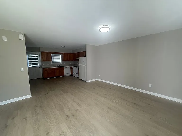 Two bedroom, 1 bath apartment in Burlington — Photo 3