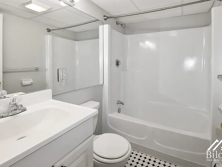 Hillside Terrace Apartments — Photo 7