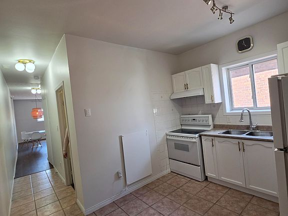 5th image of 359 Barton St E Floor 2