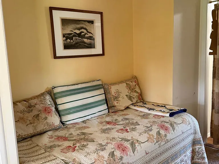 25 Surrey Ln — Photo 9