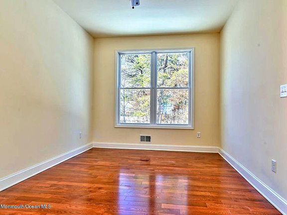 4th image of 825 Montgomery Ave