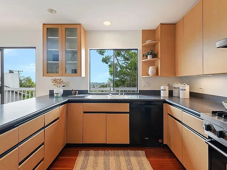 1810 Grand Ave — Photo 8