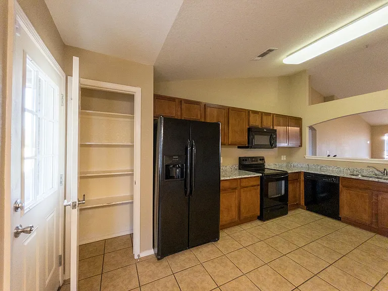 1246 Gracie Ct — Photo 8