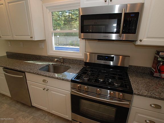 4th image of 1516 1st Ave