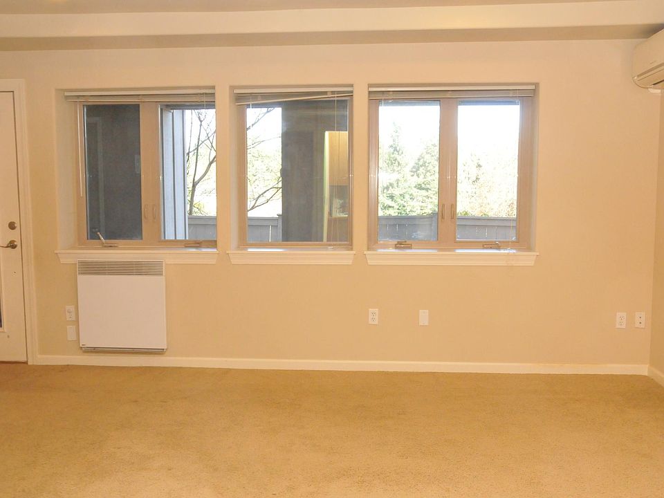 family room, alt angle
