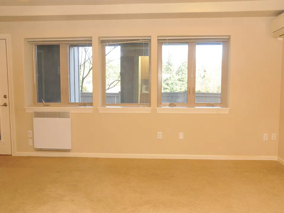 family room, alt angle