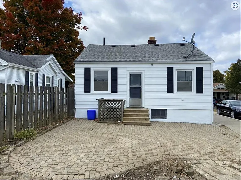 2114 Rosemont Blvd — Photo 2