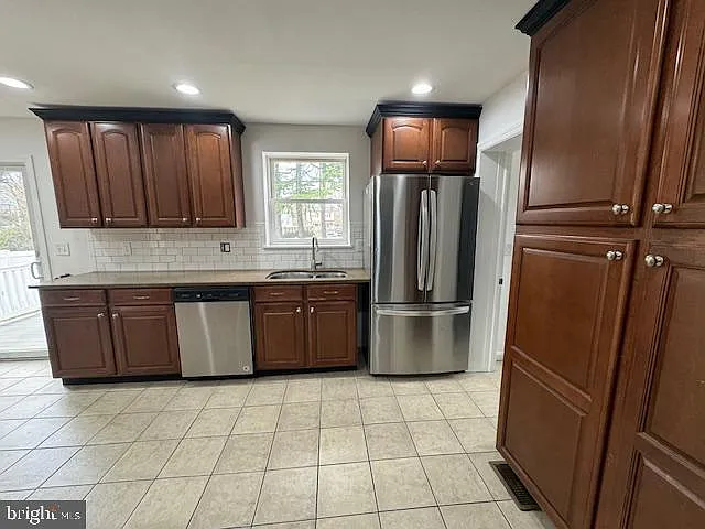 8 Cooper Ave — Photo 12